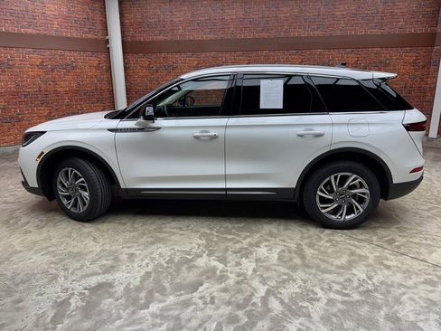 Used 2023 Lincoln Corsair AWD image 2