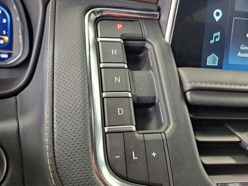 Used 2024 Chevrolet Suburban Premier image 15