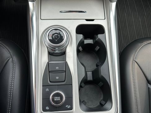 Used 2023 Ford Explorer XLT w/ Equipment Group 202A image 19