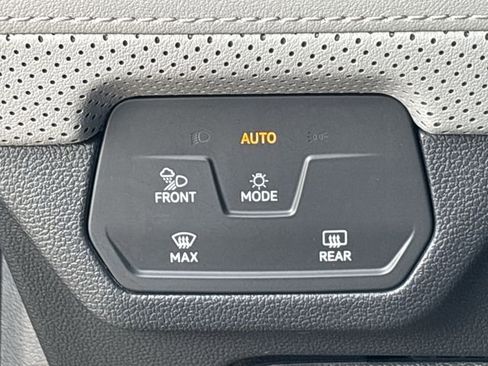 Used 2024 Volkswagen Atlas Peak Edition SE AWD/4WD image 21