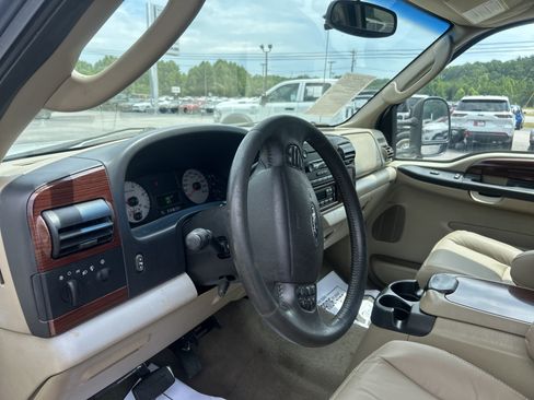 Used 2005 Ford F250 Lariat RWD image 23
