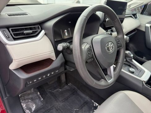 Used 2024 Toyota RAV4 Limited image 29