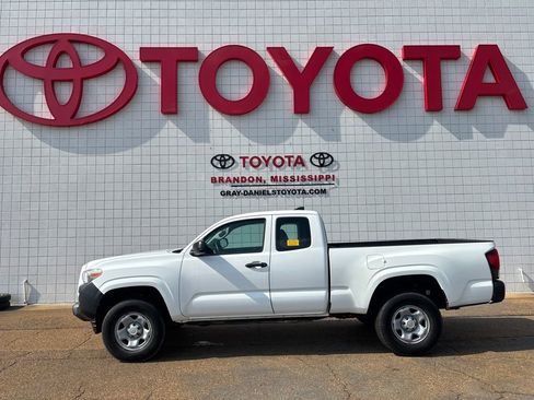 Used 2018 Toyota Tacoma SR RWD image 5