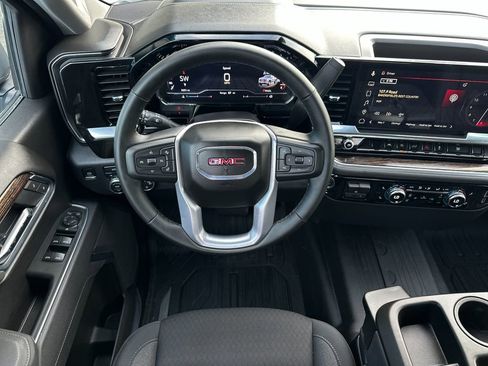 Used 2025 GMC Sierra 1500 SLE image 13