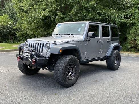 Used 2016 Jeep Wrangler Unlimited Rubicon w/ Connectivity Group AWD/4WD image 5