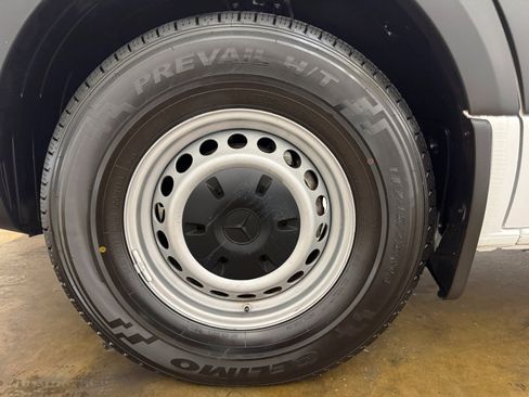 Used 2021 Mercedes-Benz Sprinter 2500 image 35