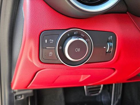 Used 2019 Alfa Romeo Giulia Ti Sport w/ Quick Order Package 22S Sport AWD/4WD image 23