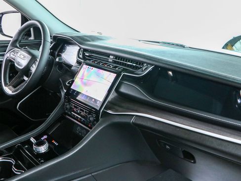 Used 2023 Jeep Grand Cherokee 4WD 4xe image 27