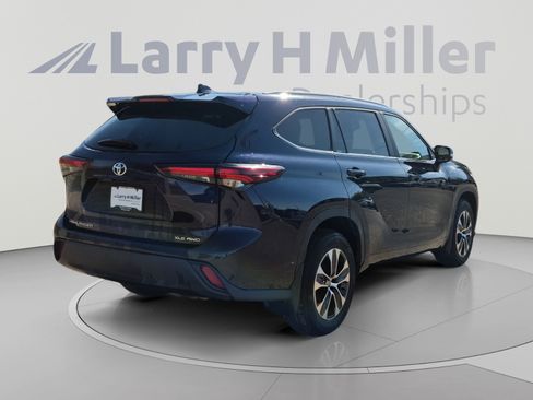 Certified 2025 Toyota Highlander XLE AWD/4WD image 5