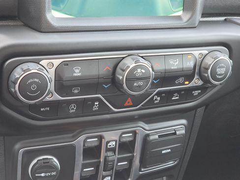 Used 2021 Jeep Gladiator Overland AWD/4WD image 20