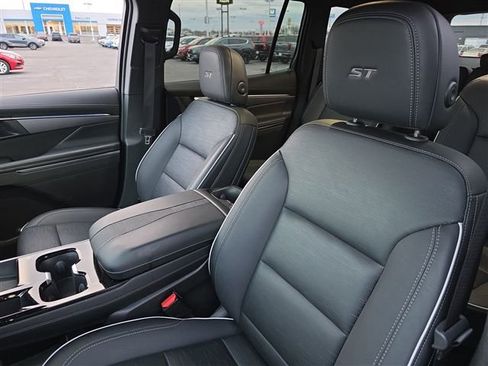 Used 2025 Buick Enclave Sport Touring AWD/4WD image 13