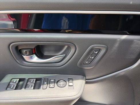 Used 2025 Honda Pilot EX-L image 8