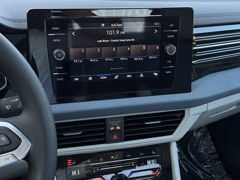 New 2025 Volkswagen Jetta SE image 28