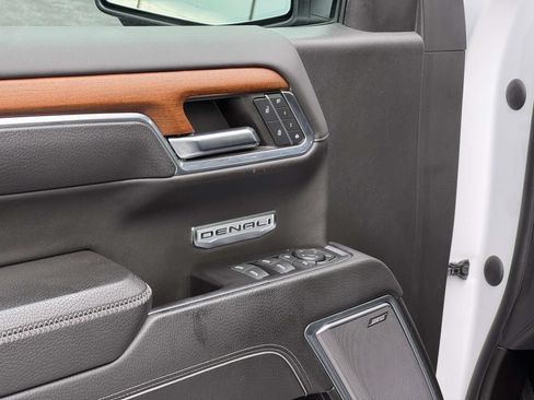 Used 2023 GMC Sierra 1500 Denali AWD/4WD image 19