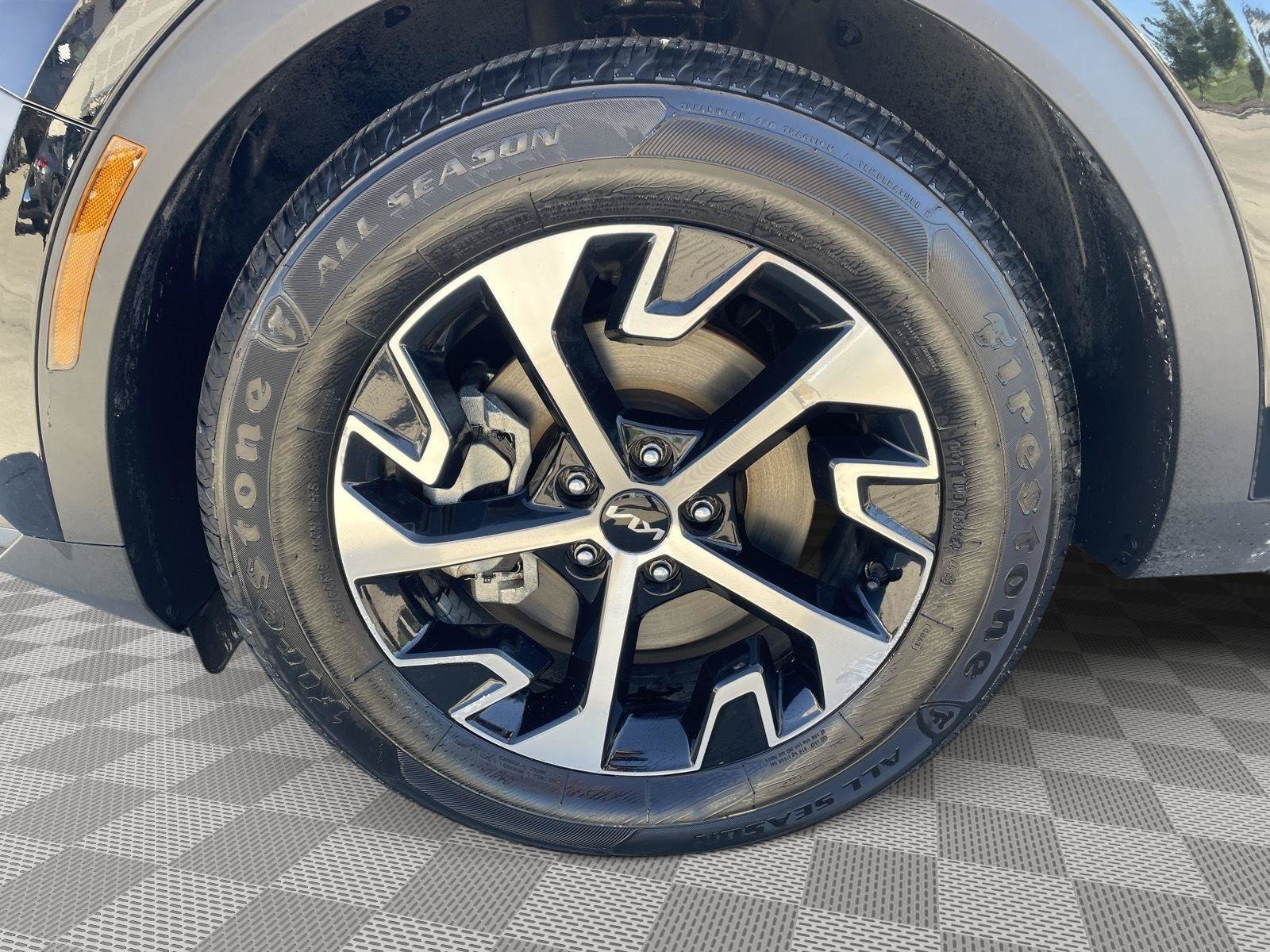 Used 2025 Kia Sportage EX FWD image 21