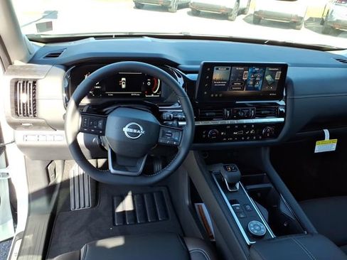 New 2026 Nissan Pathfinder Platinum AWD/4WD image 9