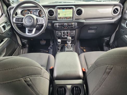 Used 2022 Jeep Wrangler Unlimited Sahara image 16