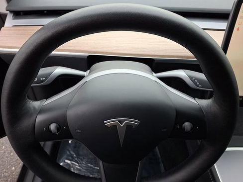 Used 2023 Tesla Model Y Long Range image 23