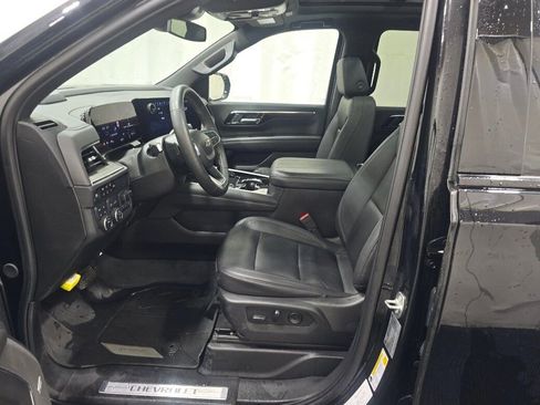 Used 2025 Chevrolet Suburban Z71 w/ Comfort Package image 7