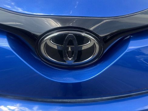 Used 2018 Toyota C-HR XLE FWD image 24