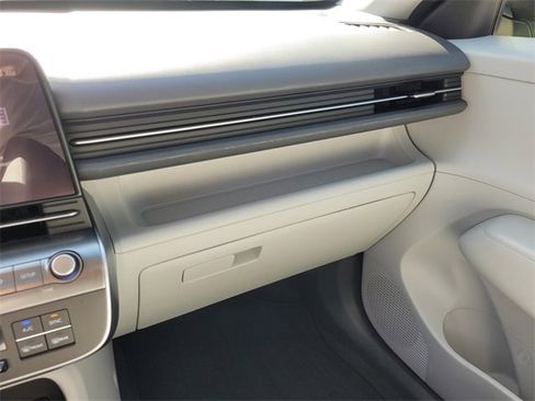 Used 2025 Hyundai Kona SEL image 24