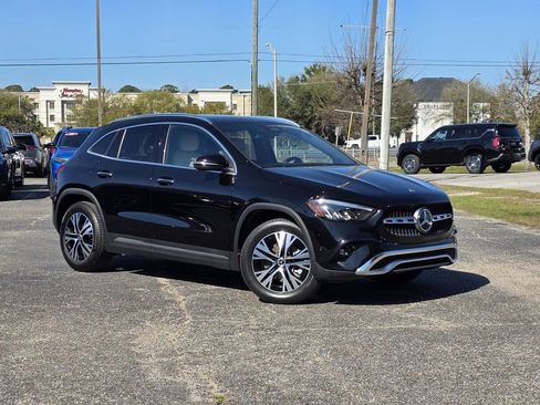 Used 2025 Mercedes-Benz GLA 250 4MATIC image 2
