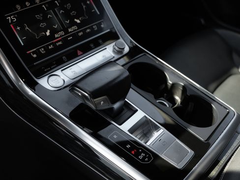 Used 2019 Audi Q8 Prestige w/ Towing Package image 18