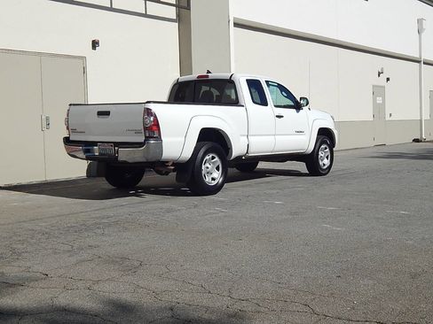 Used 2015 Toyota Tacoma PreRunner w/ SR5 Package image 6