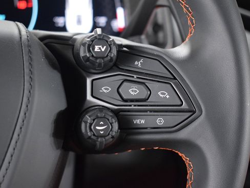 Used 2025 Lamborghini Revuelto image 24