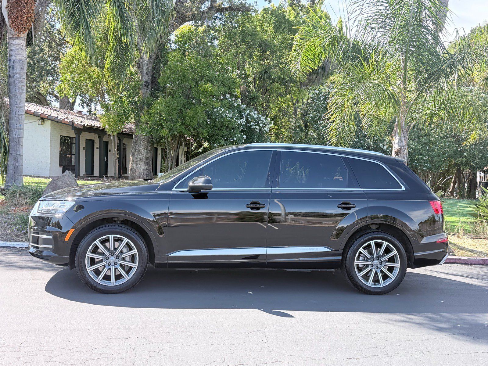 Used 2017 Audi Q7 3.0T Premium Plus w/ Premium Plus Package AWD/4WD image 2