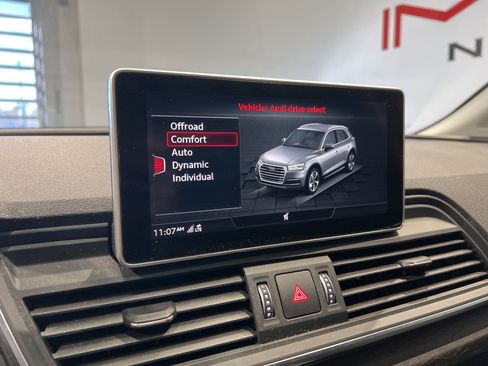 Used 2020 Audi Q5 Prestige w/ Prestige Package image 17