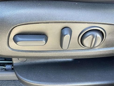 Used 2023 Chevrolet Traverse RS image 30