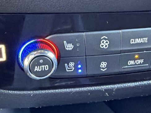 Used 2024 Buick Enclave Premium image 16