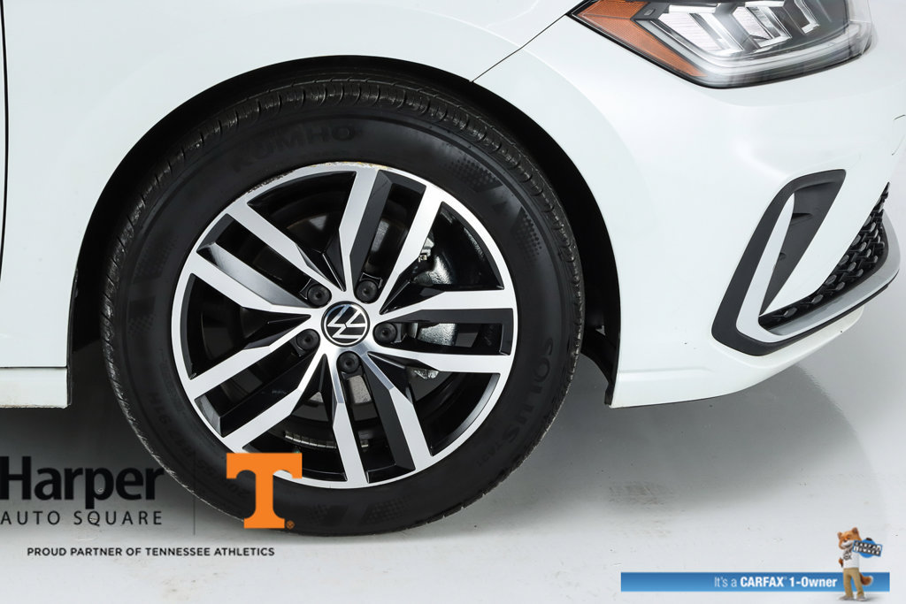 Used 2025 Volkswagen Jetta SE w/ Sunroof Package FWD image 14