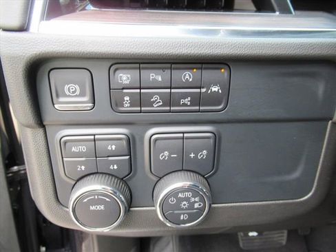 Used 2025 Chevrolet Tahoe Z71 AWD/4WD image 18