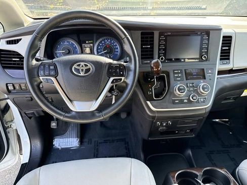 Used 2020 Toyota Sienna Limited Premium image 18