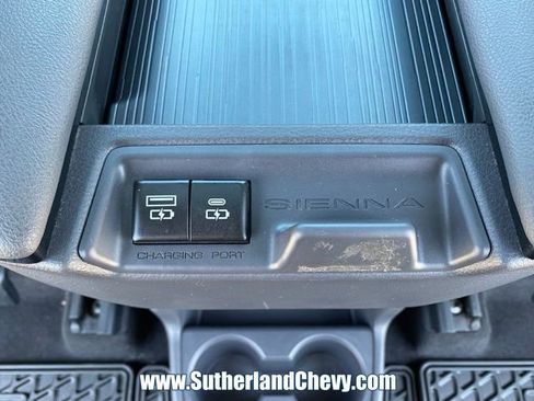 Used 2024 Toyota Sienna XSE FWD image 43