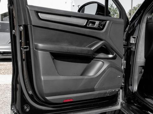 Used 2020 Porsche Cayenne Turbo image 50