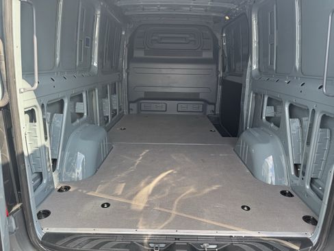 Used 2025 Mercedes-Benz Sprinter 2500 image 27