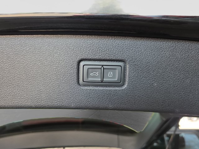 Used 2025 Audi Q7 3.0T Premium Plus AWD/4WD image 32