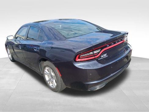 Used 2019 Dodge Charger SXT RWD image 2