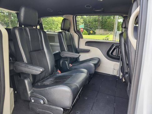 Used 2017 Dodge Grand Caravan SXT FWD image 8
