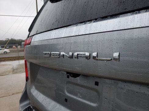 New 2026 GMC Yukon XL Denali image 9