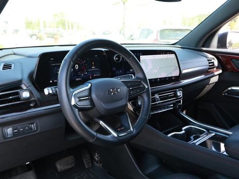 Used 2024 Chevrolet Traverse Z71 image 25