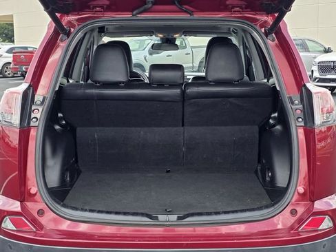 Used 2018 Toyota RAV4 XLE FWD image 28