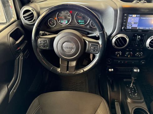 Used 2015 Jeep Wrangler Unlimited Rubicon w/ Connectivity Group AWD/4WD image 14