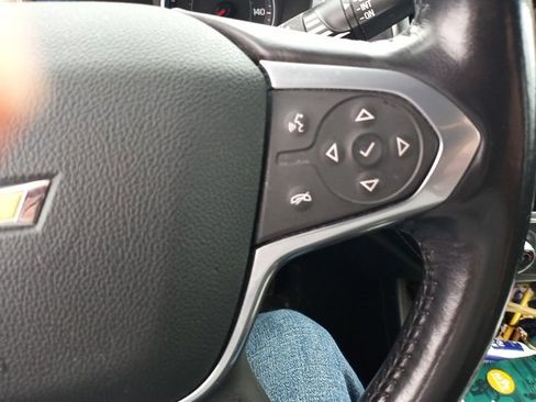 Used 2021 Chevrolet Traverse LT image 19