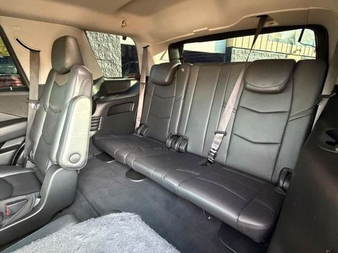 Used 2019 Cadillac Escalade Luxury AWD/4WD image 22