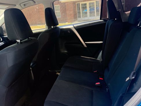 Used 2018 Toyota RAV4 LE w/ All Weather Liner Package FWD image 10