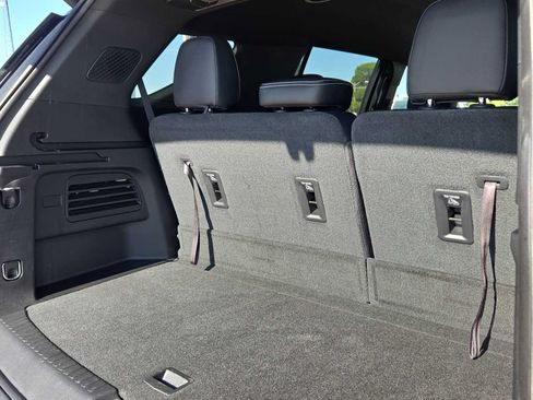 Used 2025 Chevrolet Traverse LT w/ Enhanced Driving Package FWD image 23